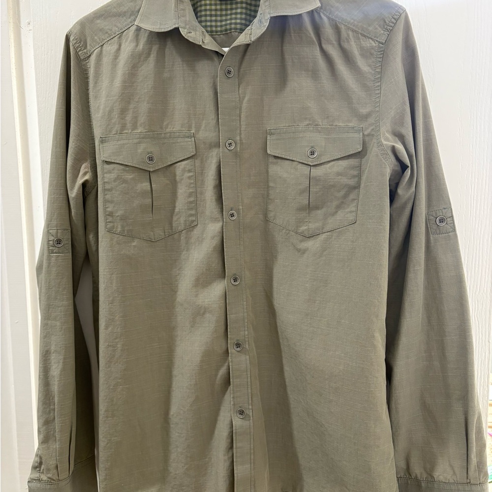 Green Casual Button Down Shirt with Long Sleeves
